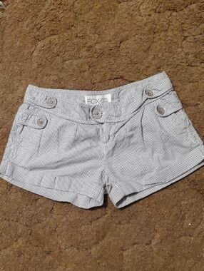 Y2K FOX GIRLS Pinstriped Single Pleat Shorts light low waisted weight shorts